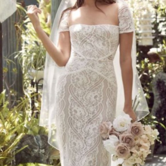 Tawny, ivory lace, low back - Picture 6 of 7